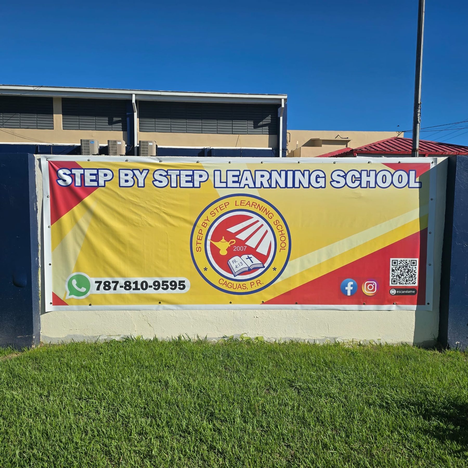 Rótulo de Step by Step Learning School